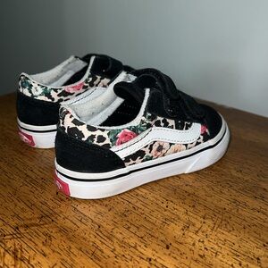 Like new kids vans 🌺